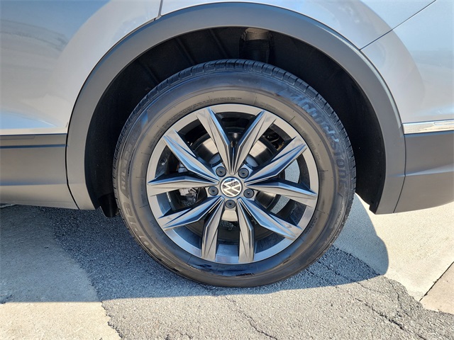 2024 Volkswagen Tiguan SE Wolfsburg Edition photo 25