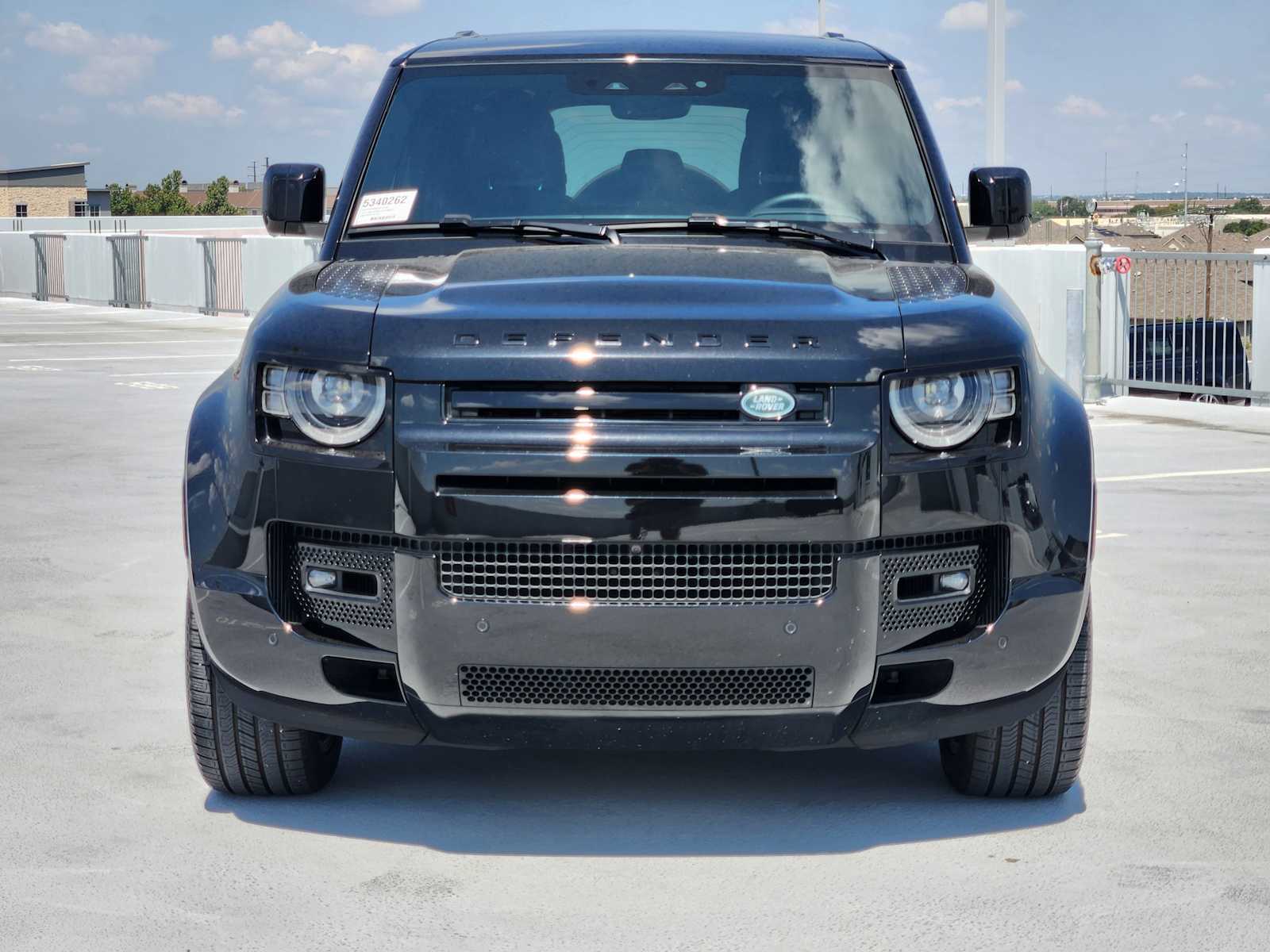 2025 Land Rover Defender 110 X-Dynamic SE photo 2