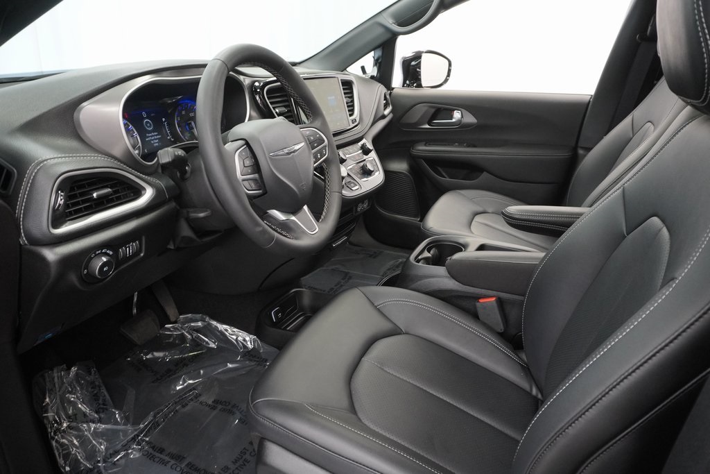 2025 Chrysler Pacifica photo 15