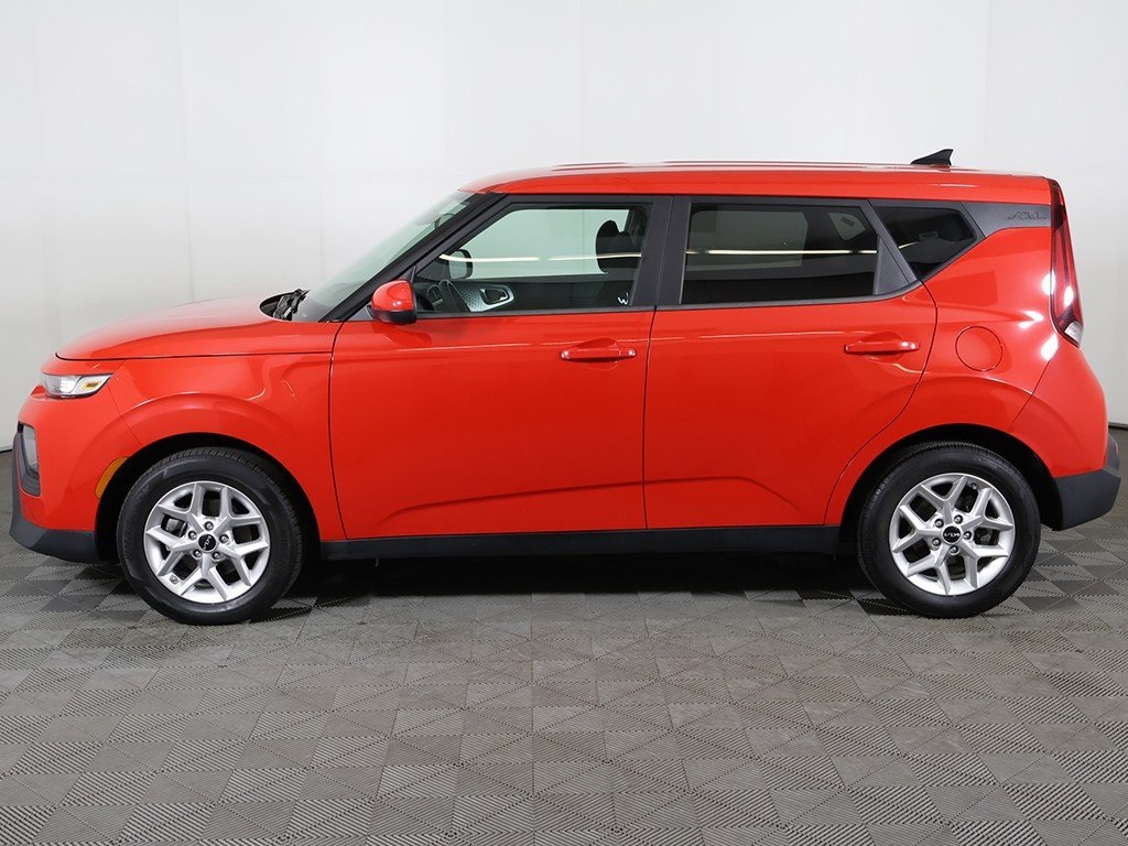 2022 Kia Soul LX photo 13