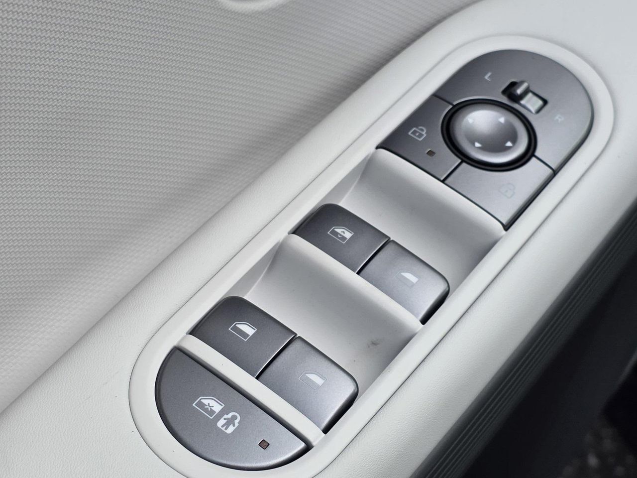 2025 Hyundai Ioniq 5 SE photo 21