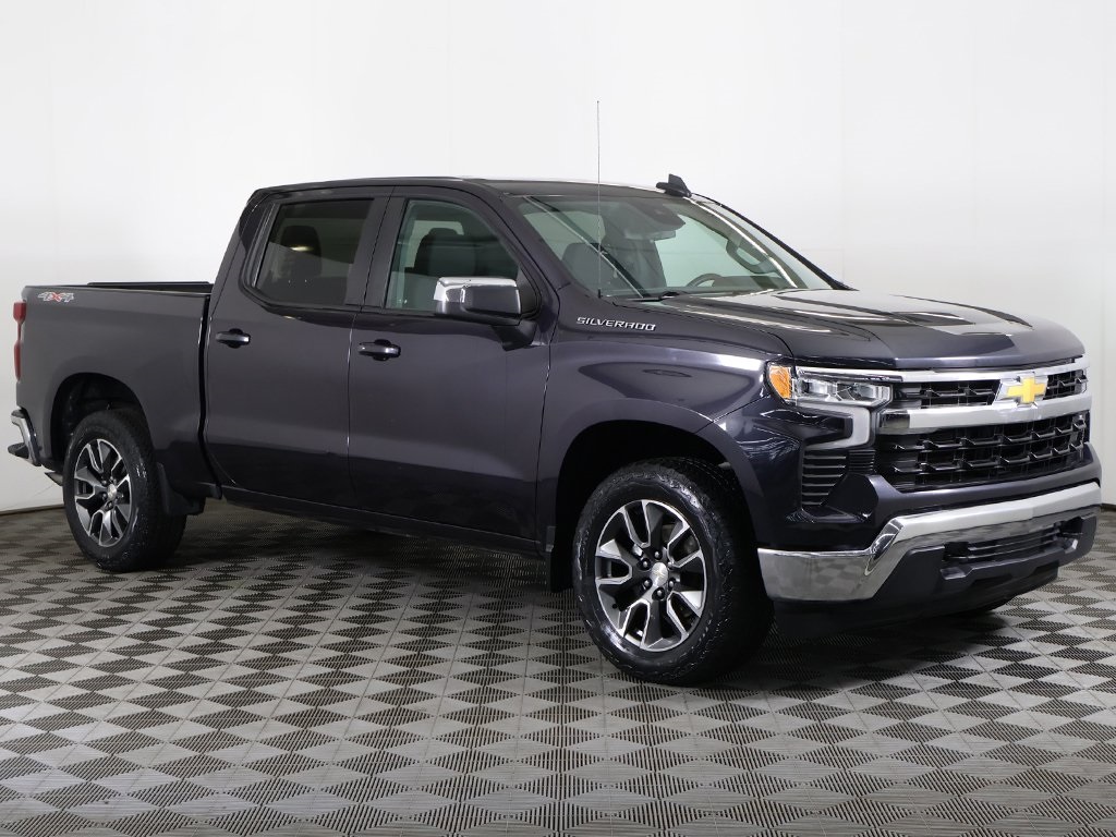 2023 Chevrolet Silverado 1500 LT photo 2