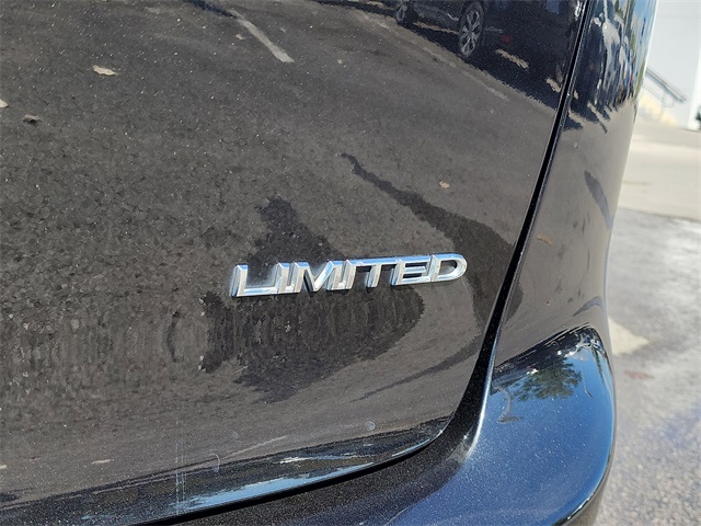 2019 Chrysler Pacifica Limited photo 4