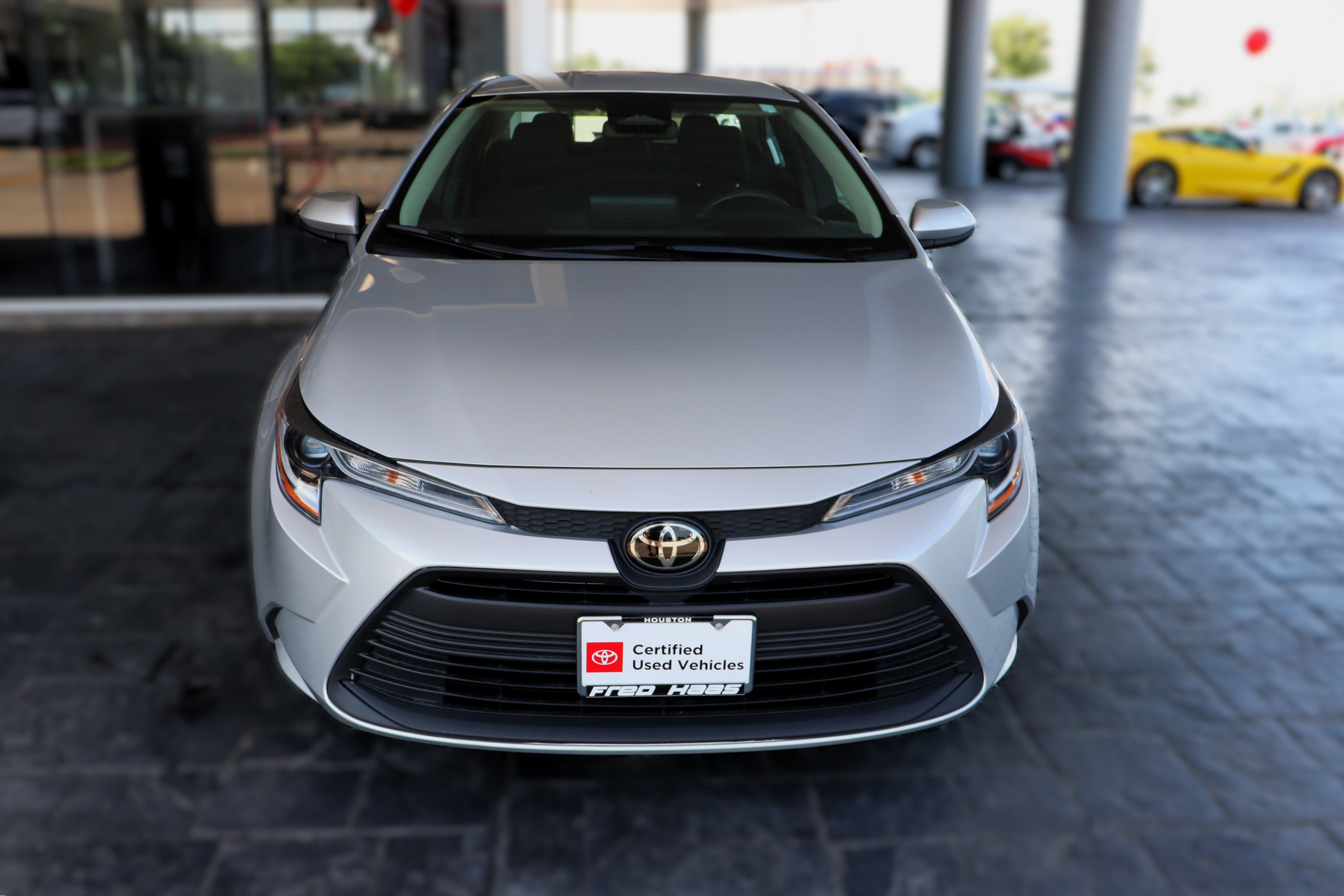 2023 Toyota Corolla LE photo 3