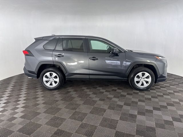 2024 Toyota RAV4 LE photo 3