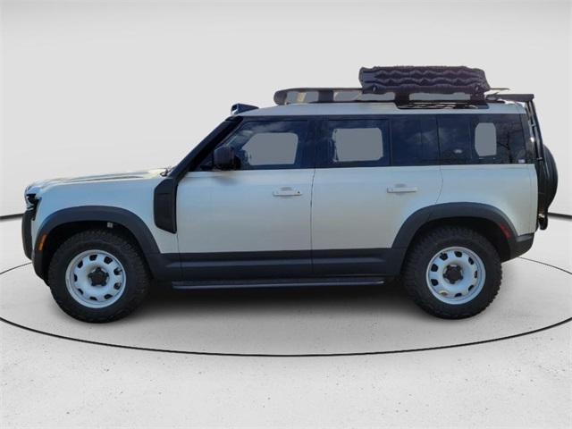 2024 Land Rover Defender 110 S photo 2