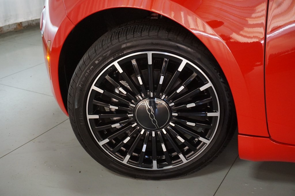 2024 Fiat 500e Red photo 25