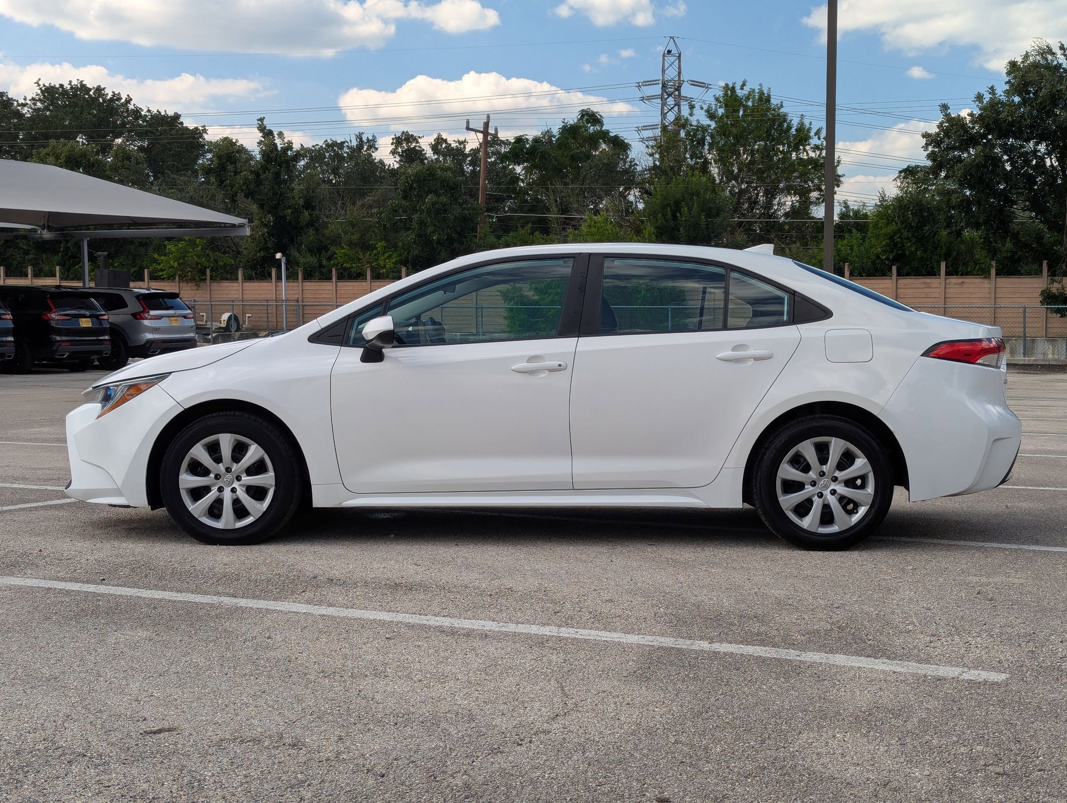 2022 Toyota Corolla LE photo 7