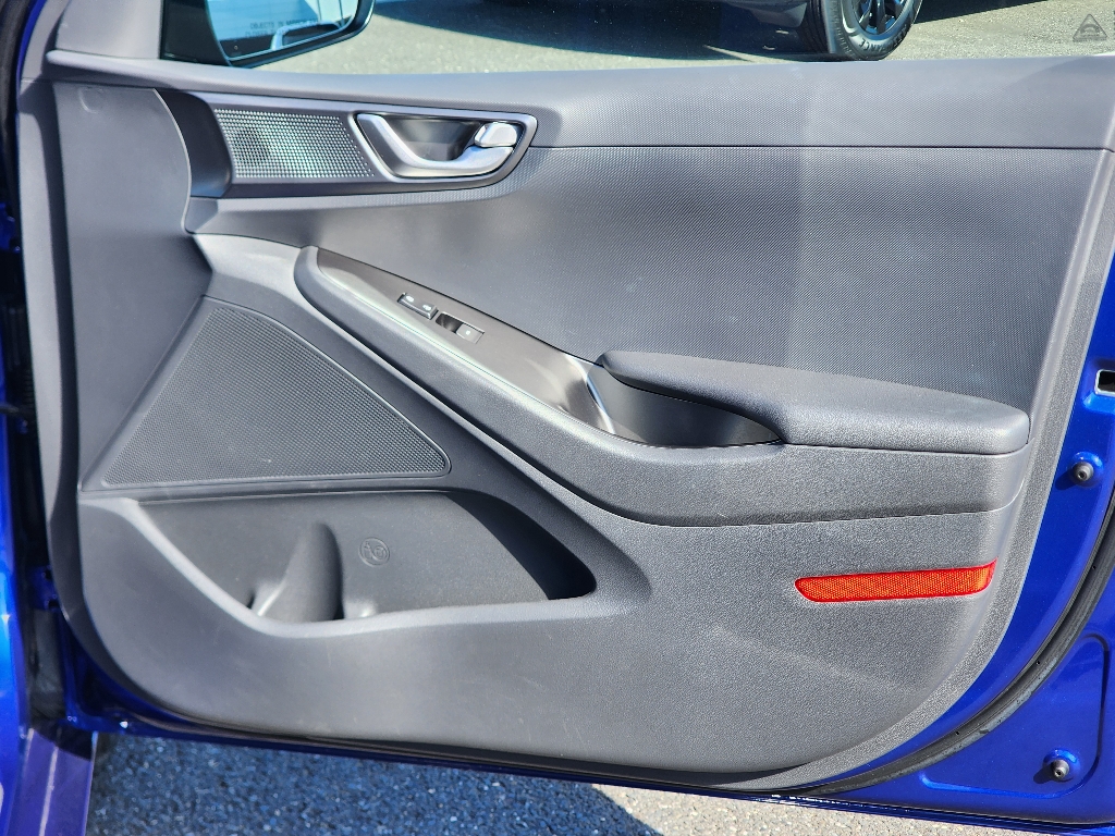 2021 Hyundai Ioniq Plug-In Hybrid SE photo 20