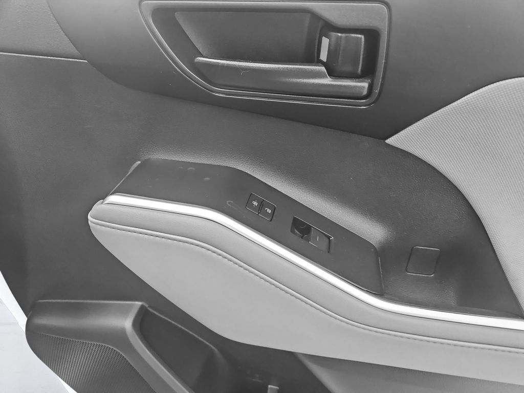 2021 Toyota Highlander LE photo 15