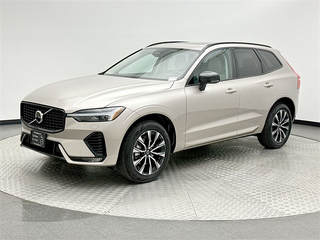 2025 Volvo XC60 Core's photo