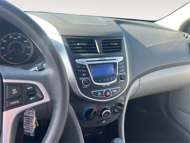 2012 Hyundai Accent GS photo 12