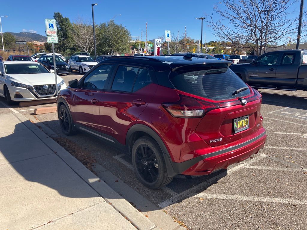 2023 Nissan Kicks SR photo 3