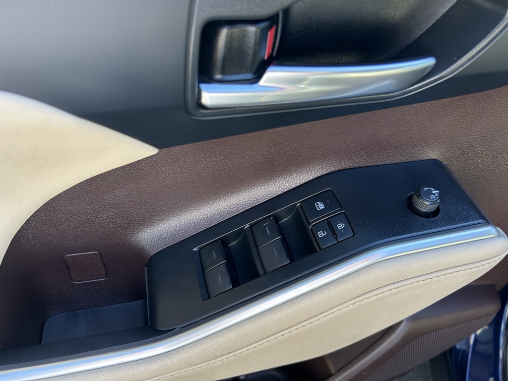 2022 Toyota Highlander Hybrid XLE photo 10