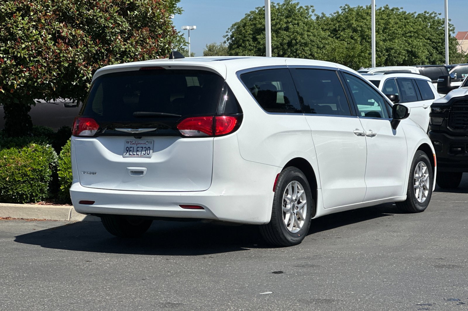 2023 Chrysler Voyager LX photo 4