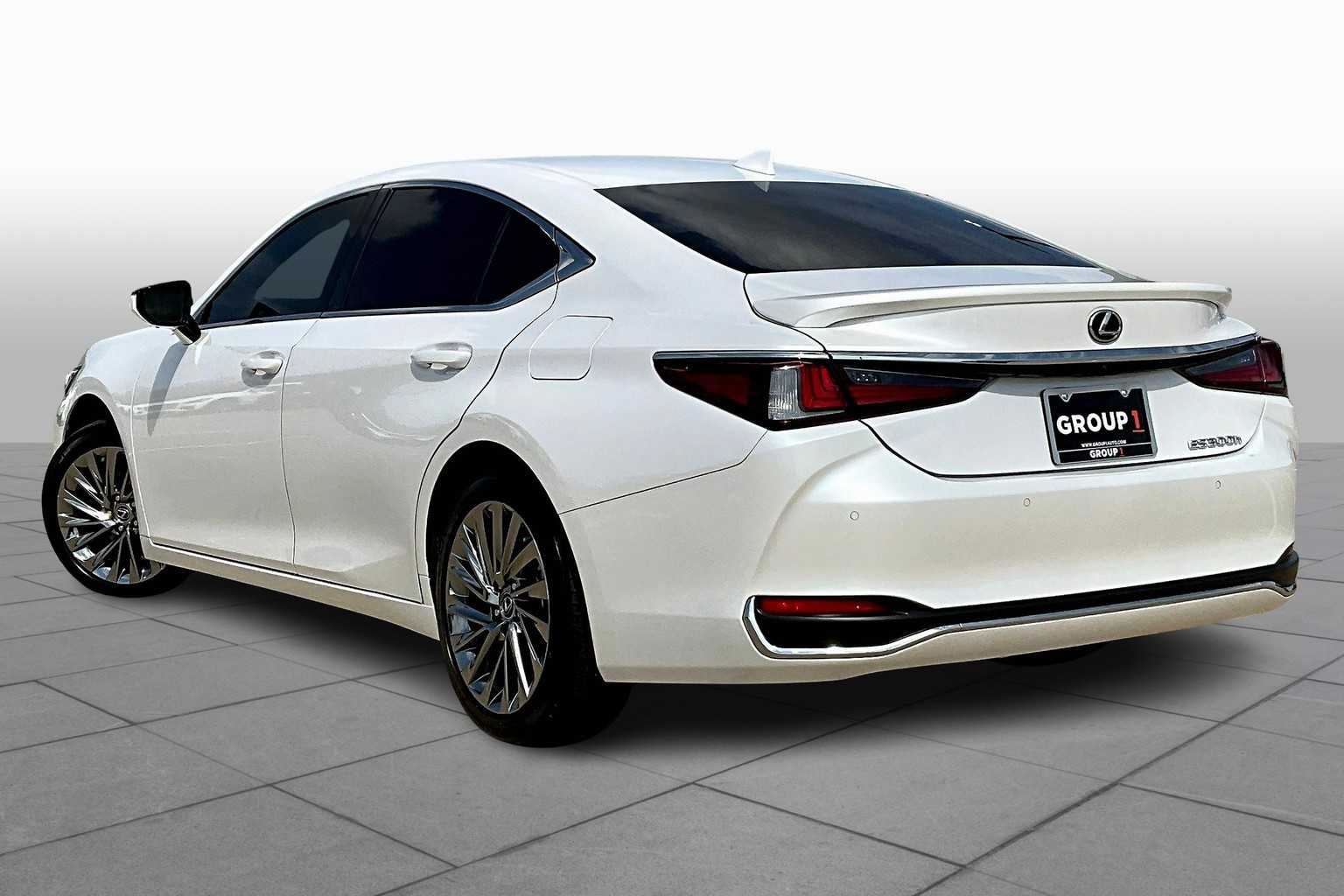 2025 Lexus ES Luxury photo 10