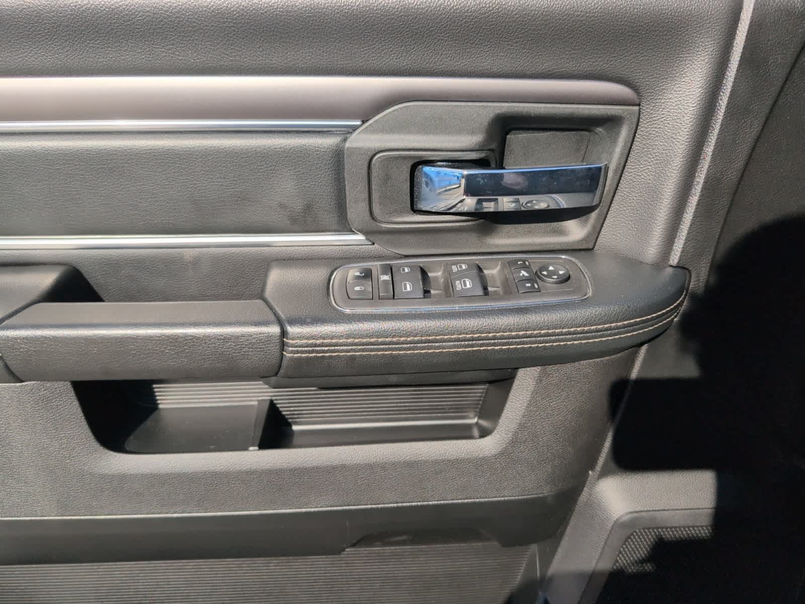 2022 Ram 1500 Classic Warlock photo 11