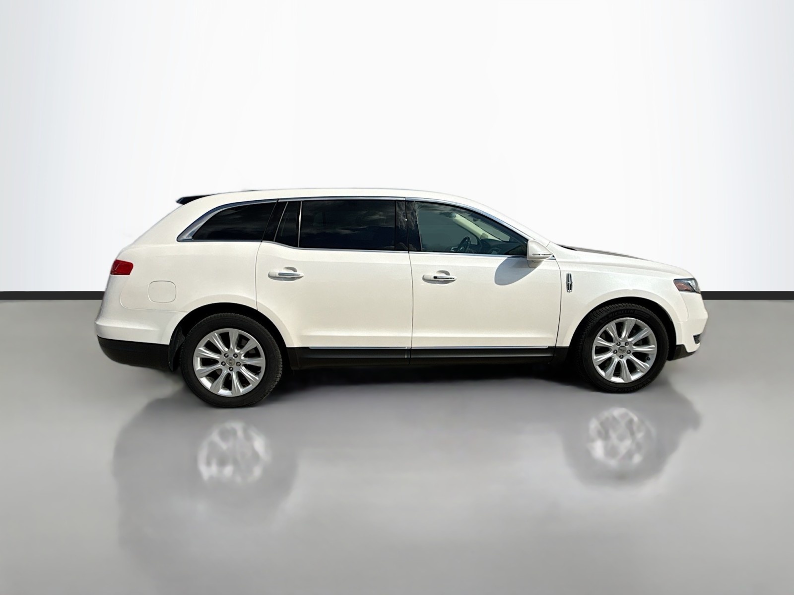 2018 Lincoln MKT Reserve photo 4
