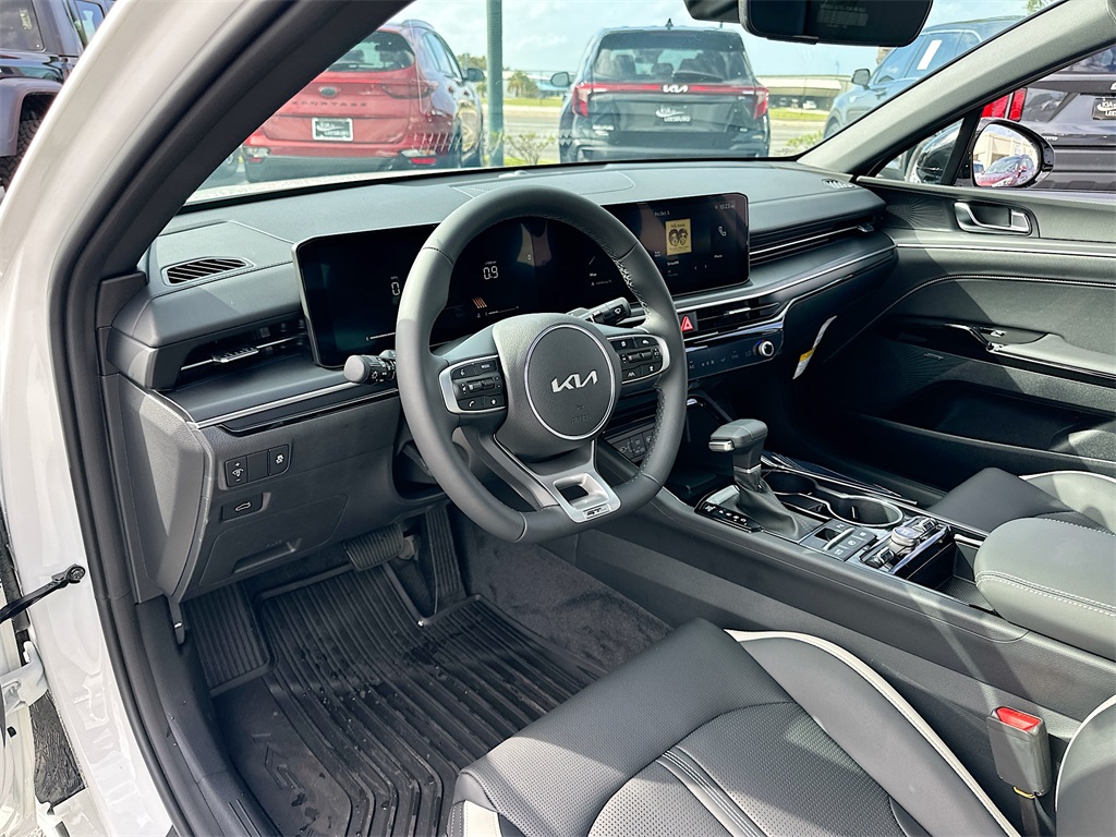 2026 Kia K5 GT-Line photo 9