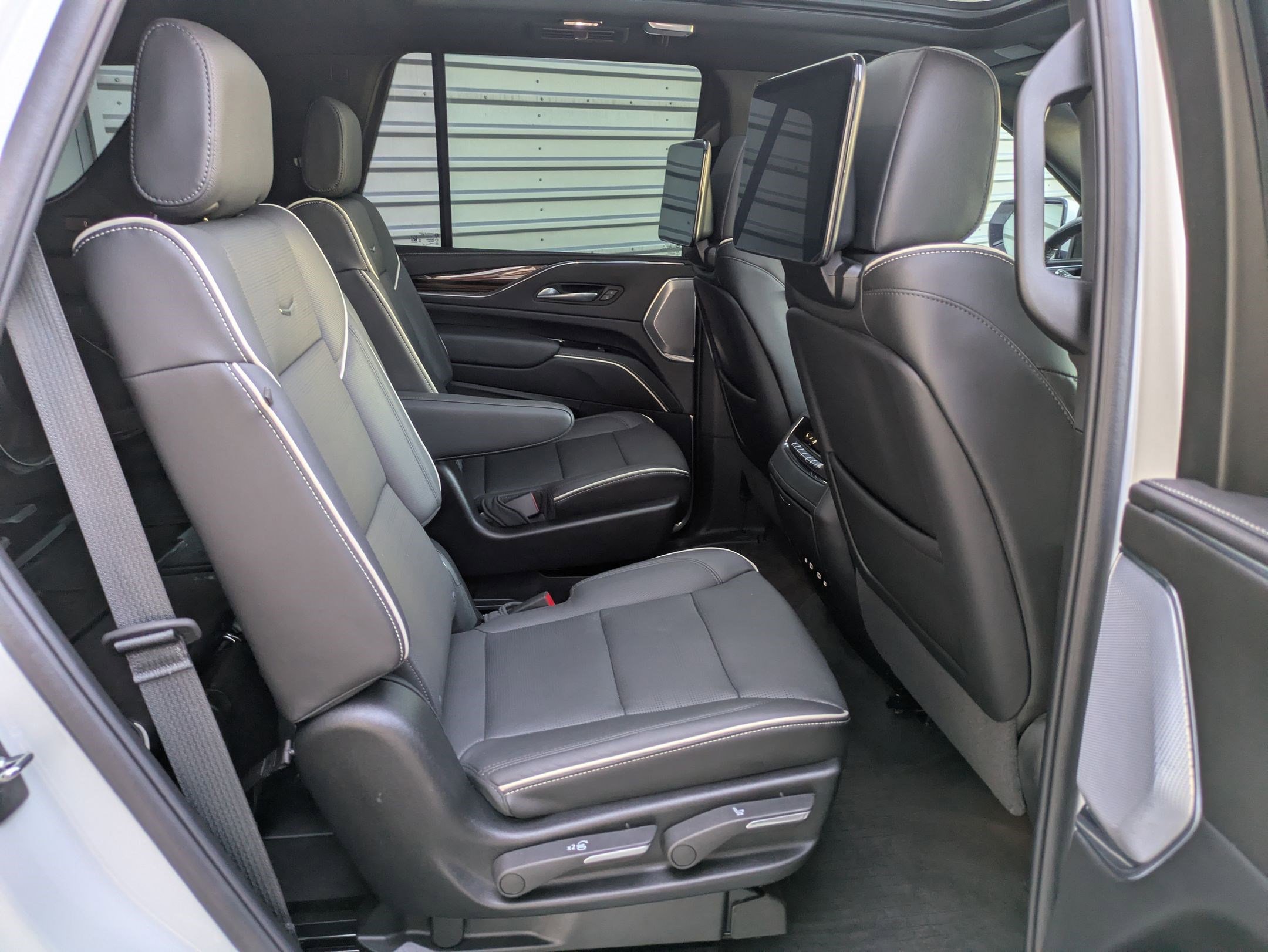 2024 Cadillac Escalade Premium Luxury photo 30