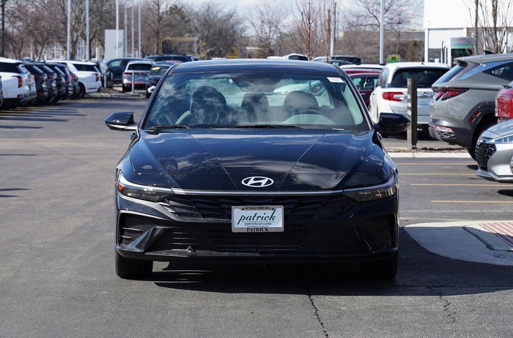 2025 Hyundai Elantra SEL Sport photo 2