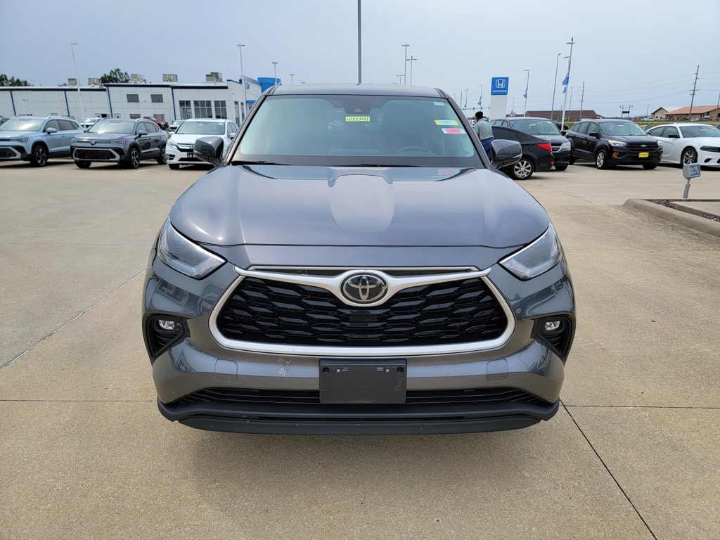 2021 Toyota Highlander LE photo 7
