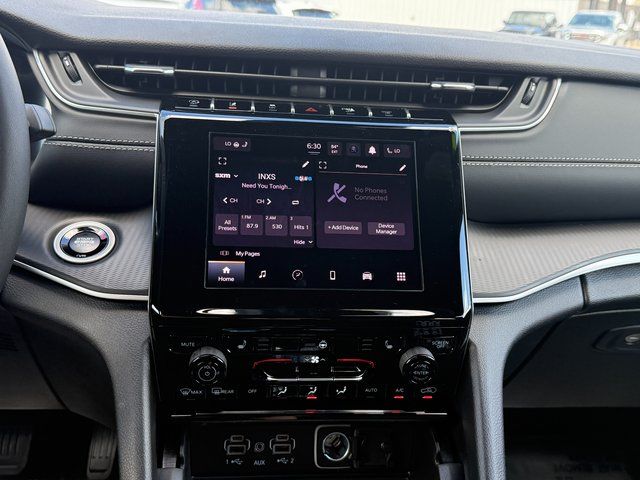 2025 Jeep Grand Cherokee Altitude photo 19
