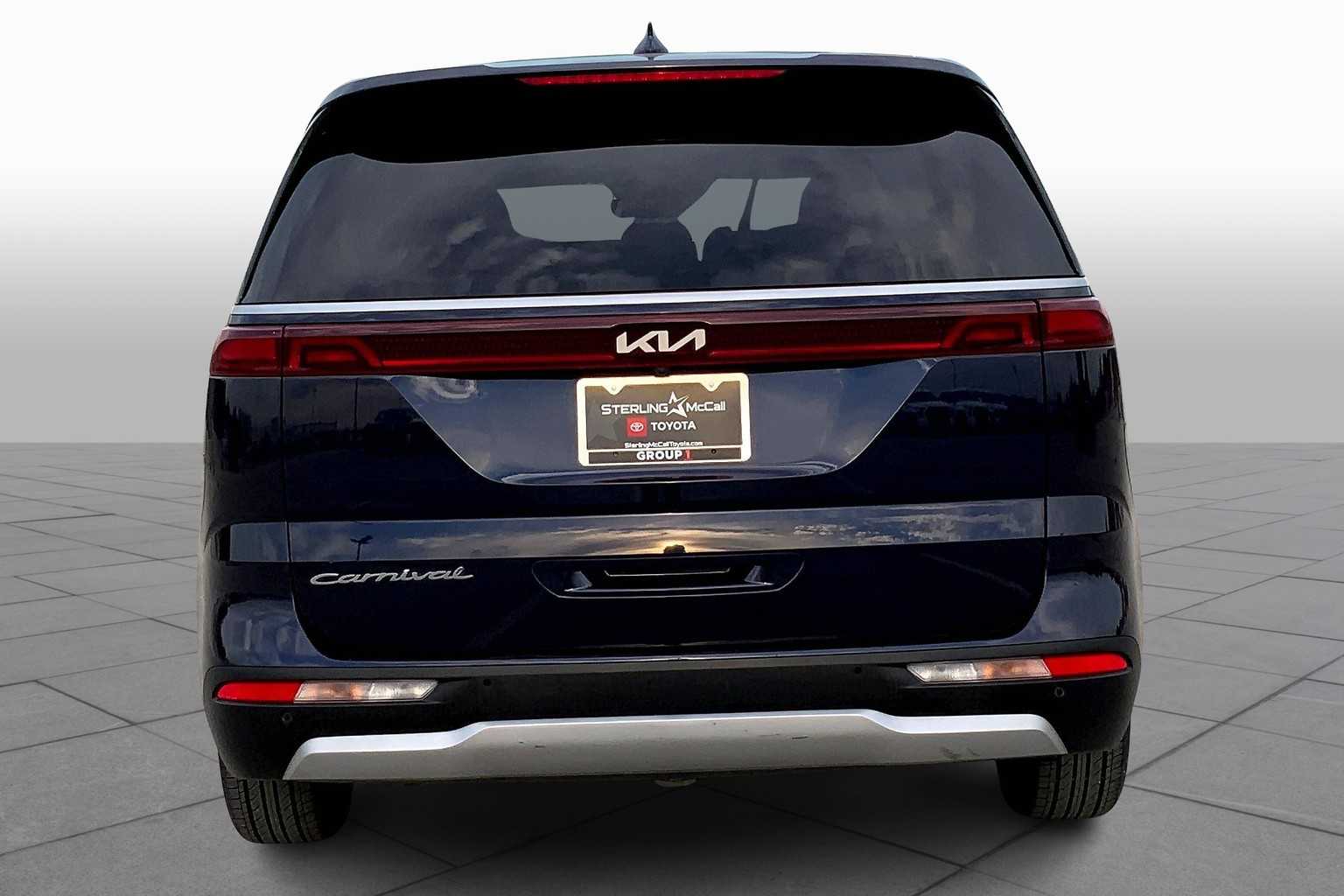 2022 Kia Carnival LXS photo 4