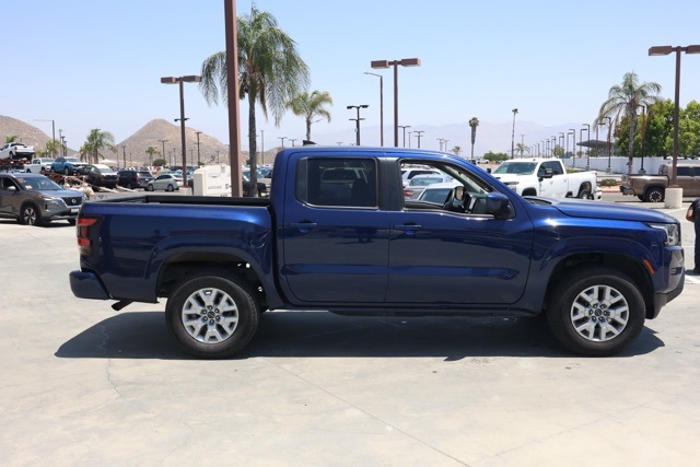 2023 Nissan Frontier SV photo 2