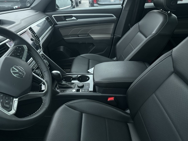 2022 Volkswagen Atlas Cross Sport V6 SEL photo 3