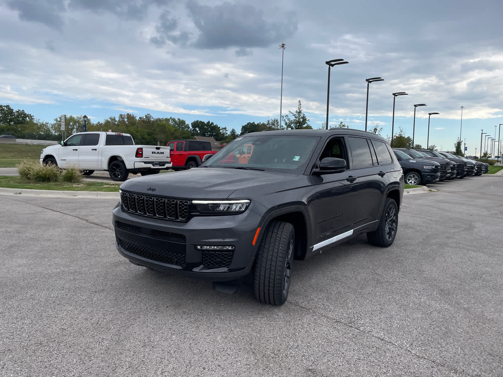 2025 Jeep Grand Cherokee L Summit Reserve photo 4