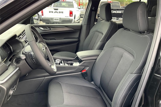 2025 Jeep Grand Cherokee Laredo X photo 9