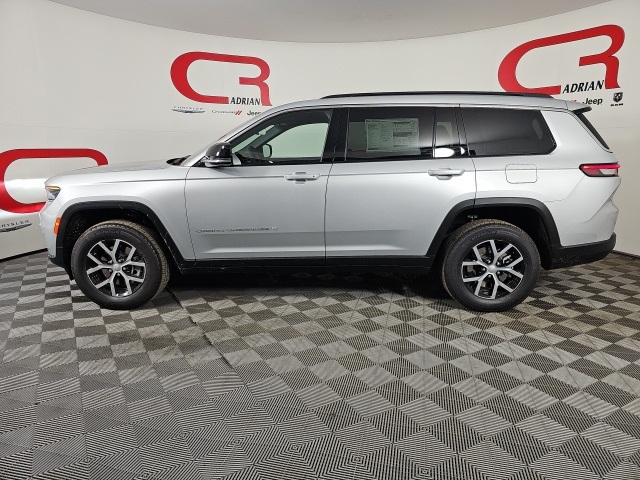 2025 Jeep Grand Cherokee Limited photo 2