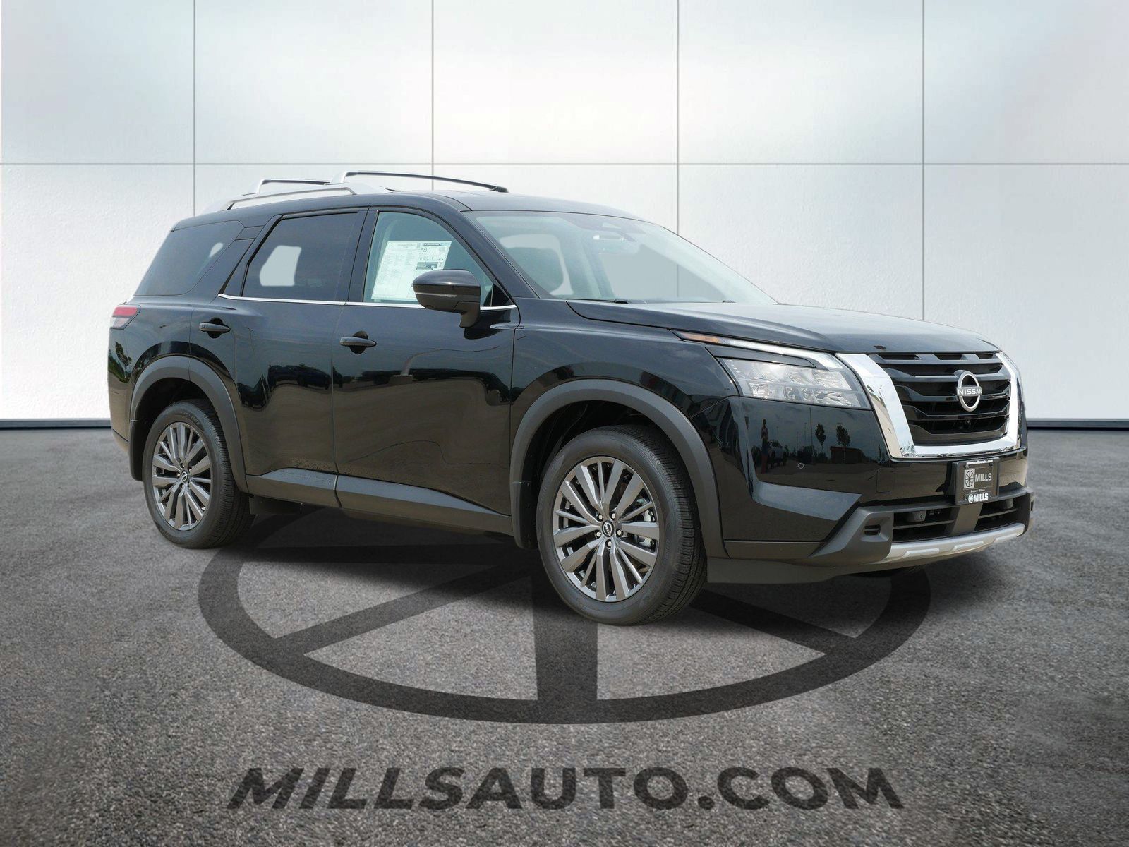 2025 Nissan Pathfinder SL photo 7