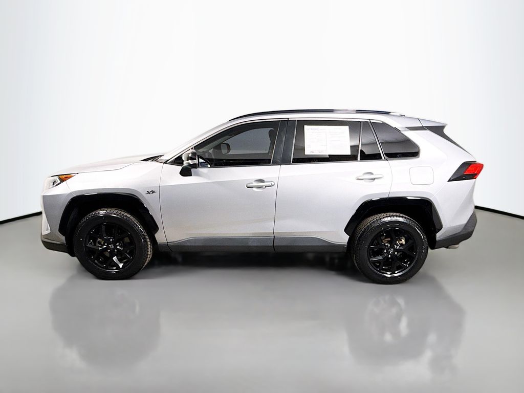2021 Toyota RAV4 XLE photo 4