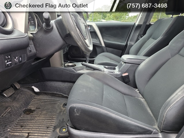 2015 Toyota RAV4 XLE photo 9