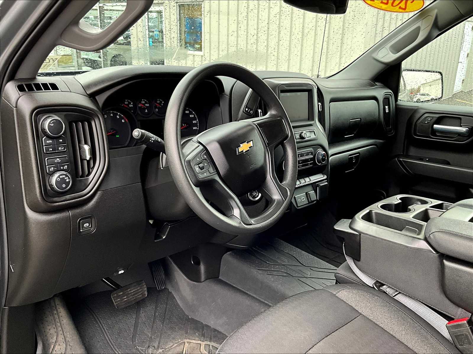 2024 Chevrolet Silverado 1500 Custom photo 8