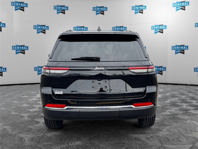 2023 Jeep Grand Cherokee Laredo Altitude photo 4