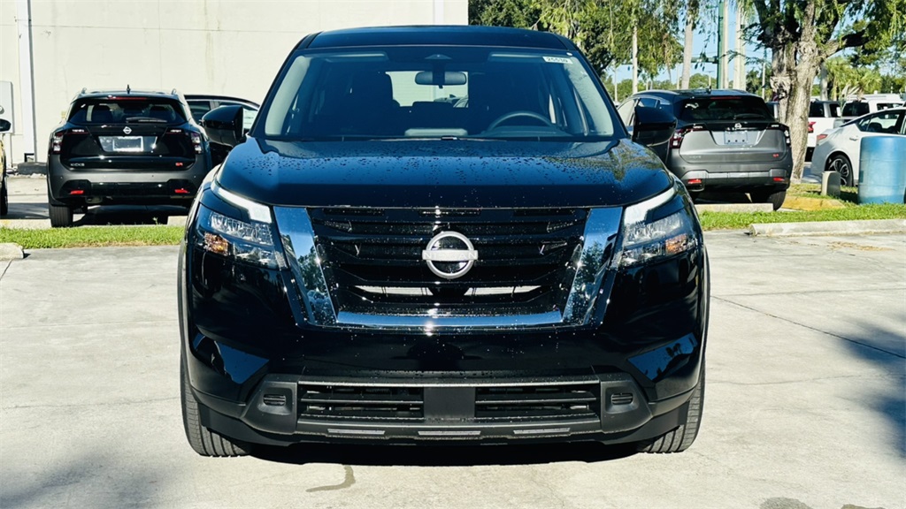 2025 Nissan Pathfinder S photo 2
