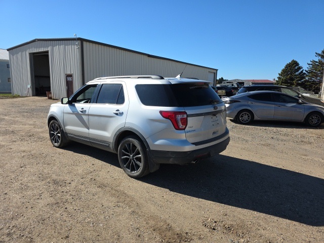 2018 Ford Explorer XLT photo 2