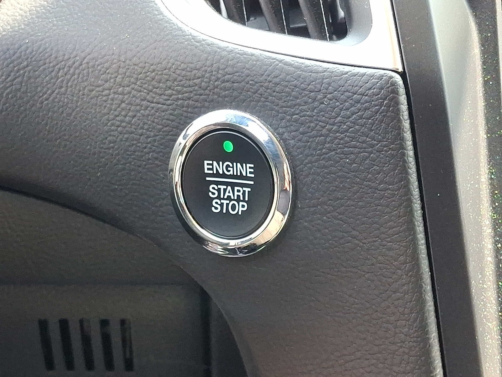 2024 Ford Edge Titanium photo 22