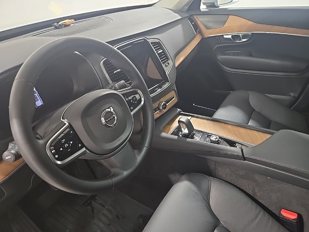 2023 Volvo XC90 Plus photo 16