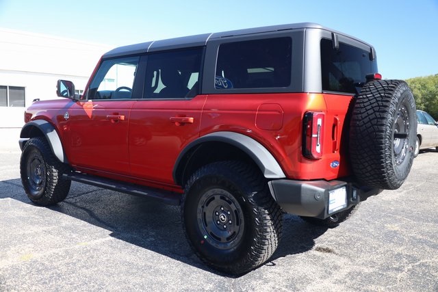 2024 Ford Bronco Outer Banks photo 8