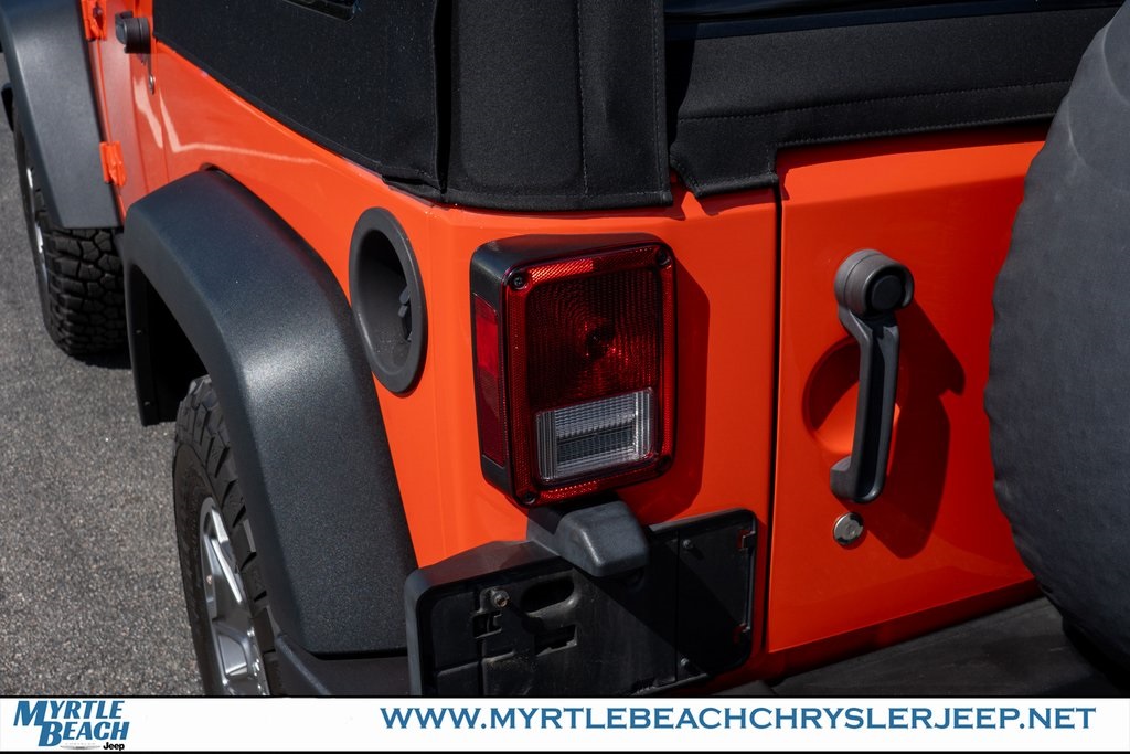 2015 Jeep Wrangler Rubicon photo 11