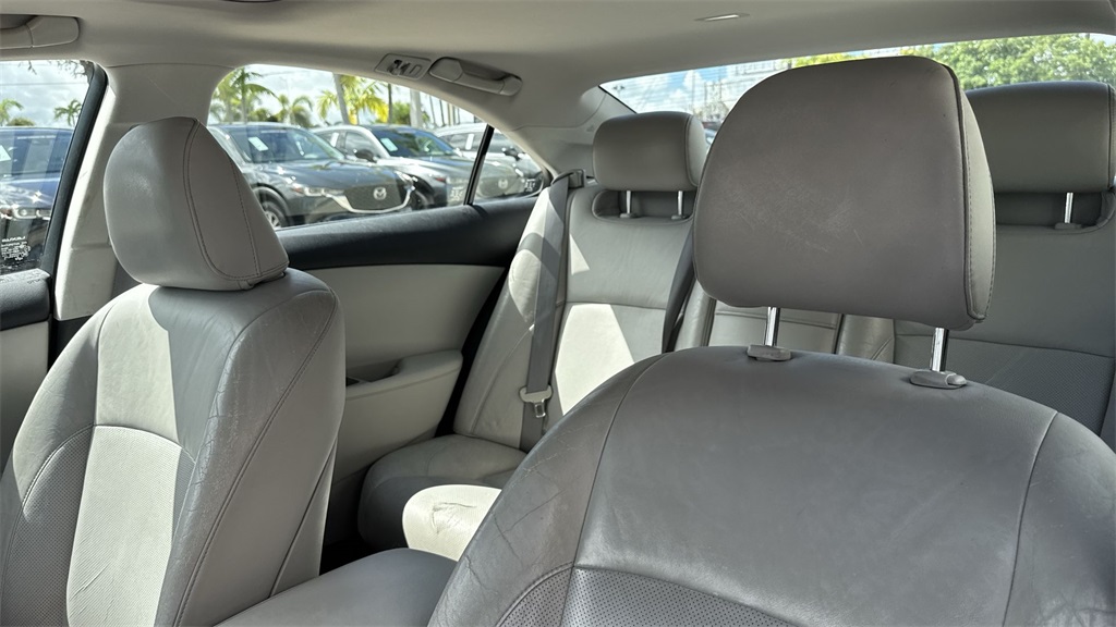 2011 Lexus ES 350 photo 38