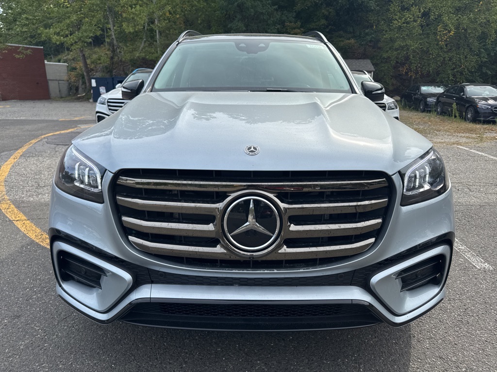 2026 Mercedes Benz GLS 450 4MATIC photo 2