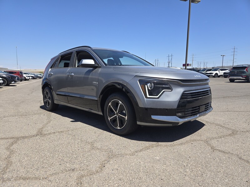 2025 Kia Niro SX photo 2