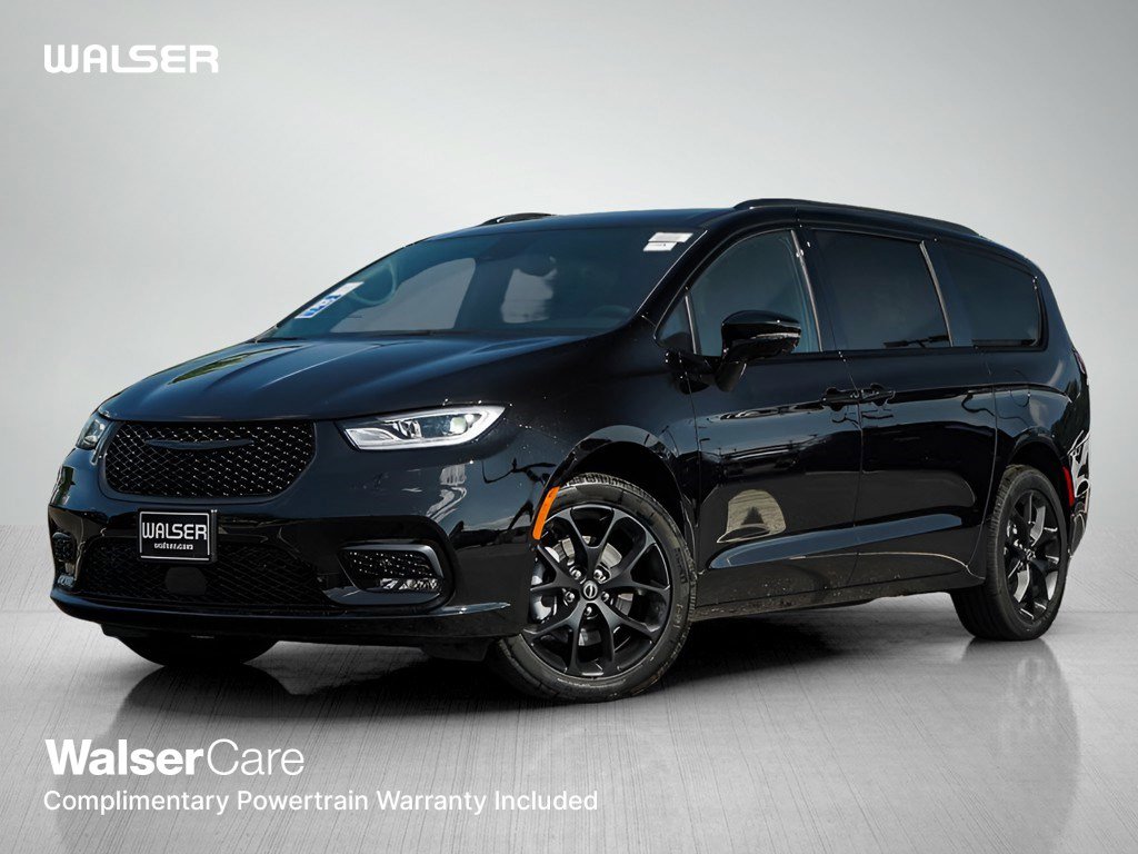 2026 Chrysler Pacifica Limited's photo