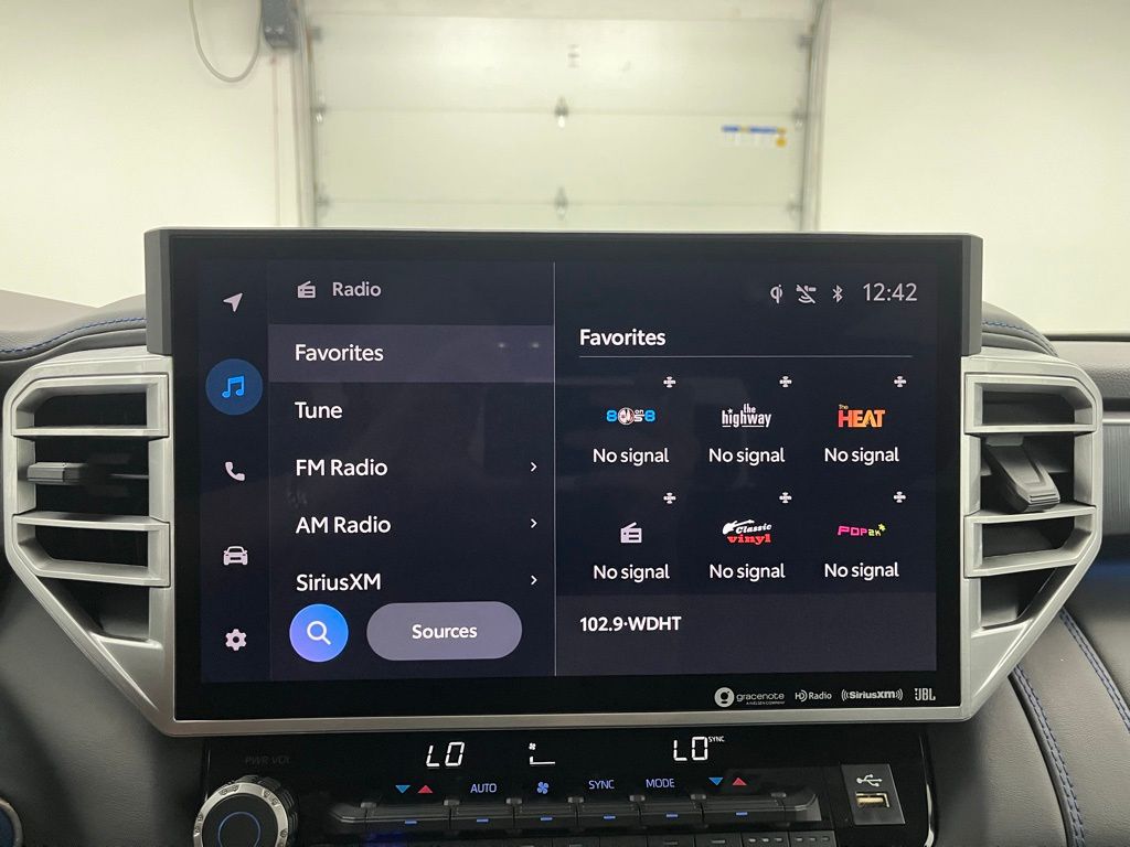 2022 Toyota Tundra Platinum photo 14