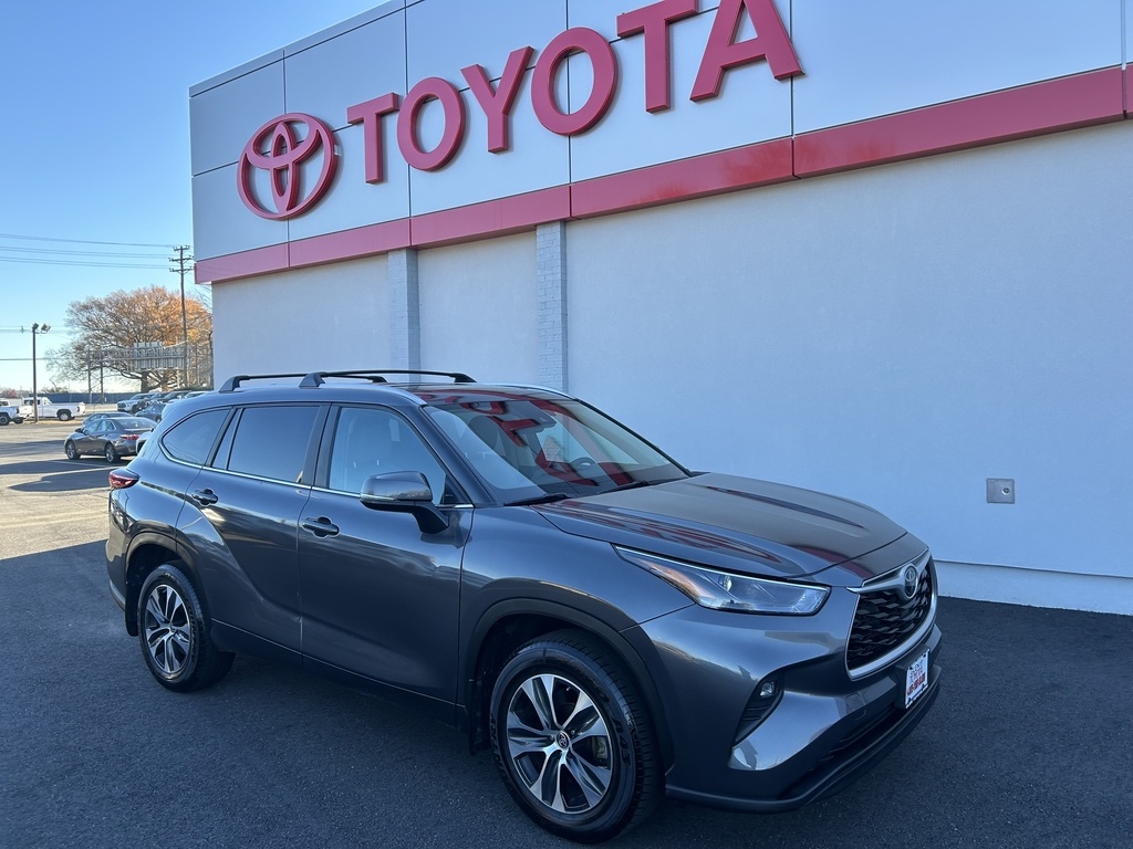 2023 Toyota Highlander XLE's photo